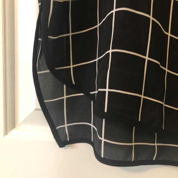 VINCE CAMUTO Keyhole Back Blouse - Picture 5 of 7